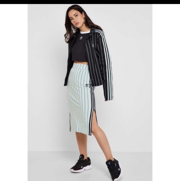 ADIDAS PASTEL GREEN CROP HOODY 2 PC SET💚🍃 - Picture 5 of 5